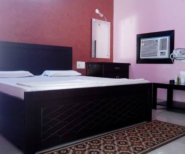 Hotel Tourist Bar & Restaurant, Agra 3